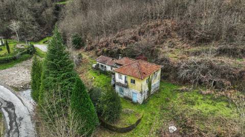 Moradia T3 para Restaurar em Pombeiro de Ribavizela, Felgueiras