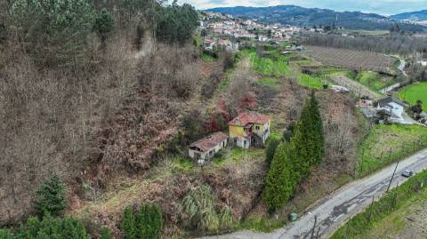 Moradia T3 para Restaurar em Pombeiro de Ribavizela, Felgueiras