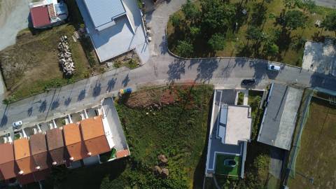 Terreno para construção com 2.525,39 m2, em Barrosas (Santo Estêvão), Lousada