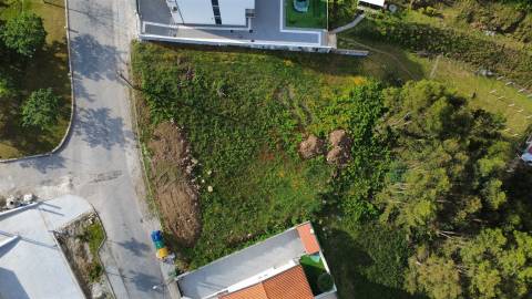 Terreno para construção com 2.525,39 m2, em Barrosas (Santo Estêvão), Lousada