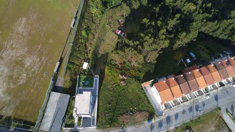 Terreno para construção com 2.472,45 m2, em Barrosas (Santo Estêvão), Lousada
