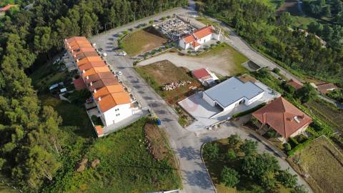 Terreno para construção com 2.472,45 m2, em Barrosas (Santo Estêvão), Lousada
