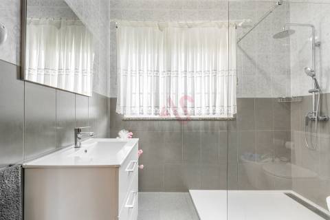 Moradia T3+3 com Duas Habitações Independentes – Excelente Oportunidade de Investimento em Vizela
