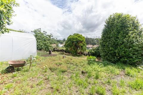 Moradia T3 para Restauro em Mogege, Famalicão