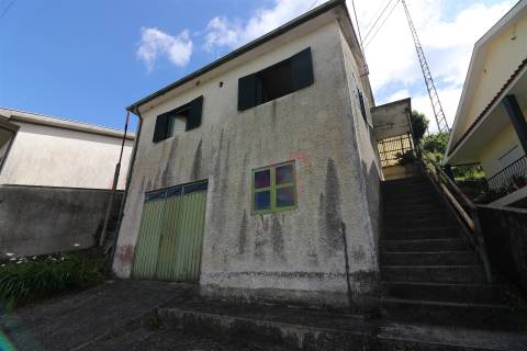 Moradia T4 em São Jorge de Vizela, Felgueiras | 132.000€