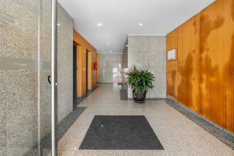Apartamento T2 Com Duas Frentes e Ótima Exposição Solar no Centro de Penafiel