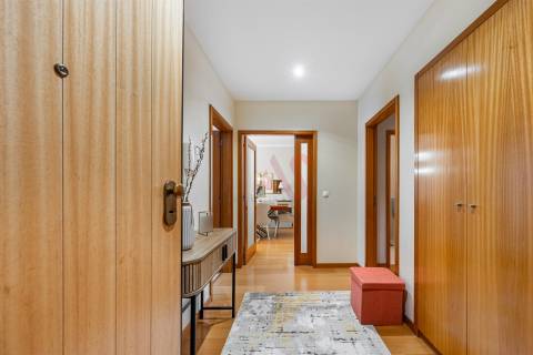 Apartamento T2 Com Duas Frentes e Ótima Exposição Solar no Centro de Penafiel