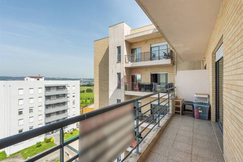 Apartamento T2 Com Duas Frentes e Ótima Exposição Solar no Centro de Penafiel