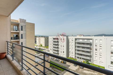Apartamento T2 Com Duas Frentes e Ótima Exposição Solar no Centro de Penafiel
