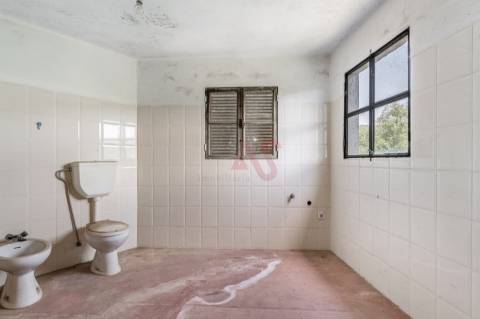 Moradia T2 com Quintal para Restauro – Outeirinho