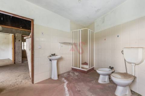 Moradia T2 com Quintal para Restauro – Outeirinho