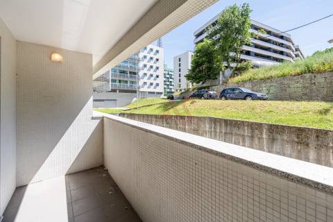 Apartamento T3 com Jardim e Garagem – Candoso São Tiago e Mascotelos, Guimarães