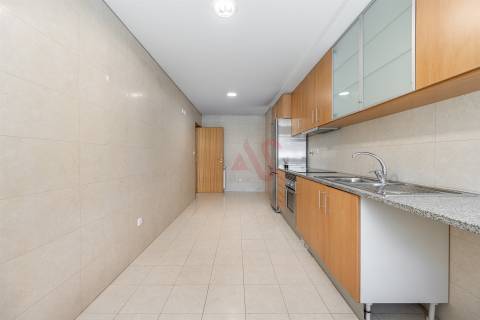 Apartamento T3 com Jardim e Garagem – Candoso São Tiago e Mascotelos, Guimarães