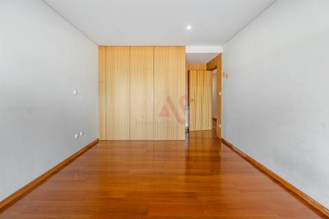 Apartamento T3 com Jardim e Garagem – Candoso São Tiago e Mascotelos, Guimarães