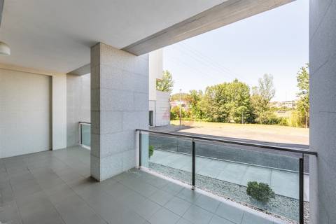 Apartamento T3 com Jardim e Garagem – Candoso São Tiago e Mascotelos, Guimarães
