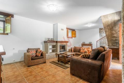 Casa do Loureiro em Paradança, Mondim de Basto