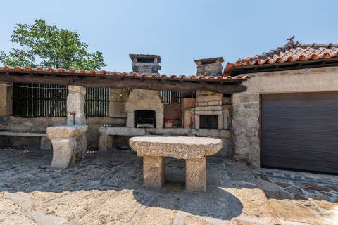 Casa do Loureiro em Paradança, Mondim de Basto