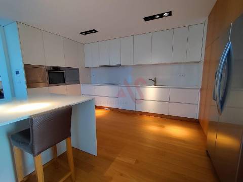 Moradia T5 em Lordelo, Guimarães com Piscina, Sauna, Jacuzzi e Garagem para 4 Carros