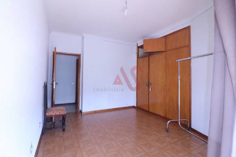 Apartamento T4 Espaçoso com Excelente Luminosidade em Roriz, Santo Tirso