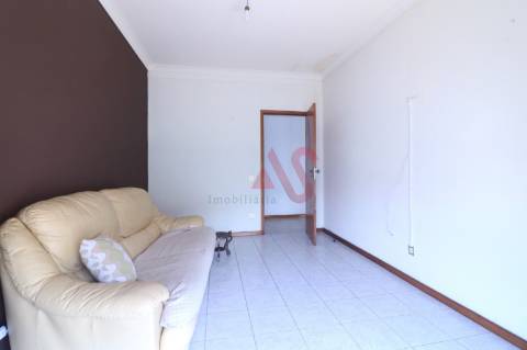 Apartamento T4 Espaçoso com Excelente Luminosidade em Roriz, Santo Tirso