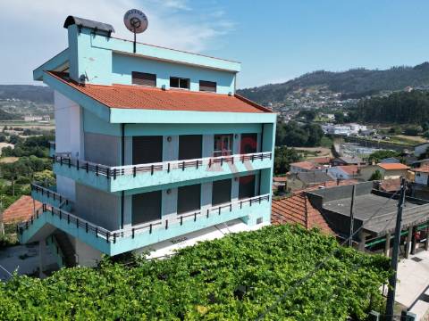 Apartamento T4 Espaçoso com Excelente Luminosidade em Roriz, Santo Tirso