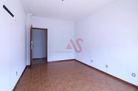 Apartamento T4 Espaçoso com Excelente Luminosidade em Roriz, Santo Tirso