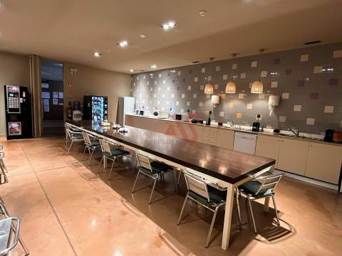 Pavilhão Industrial para Venda na Trofa | 1.721 m² | Escritórios, Showroom e Mezanine