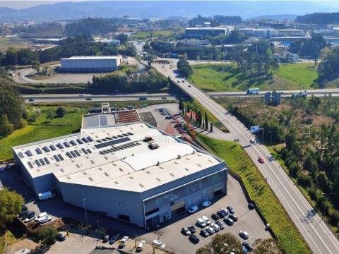 Pavilhão Industrial para Venda na Trofa | 1.721 m² | Escritórios, Showroom e Mezanine