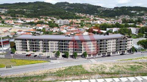 Apartamento T2 no Centro de Vizela com 2 Lugares de Garagem