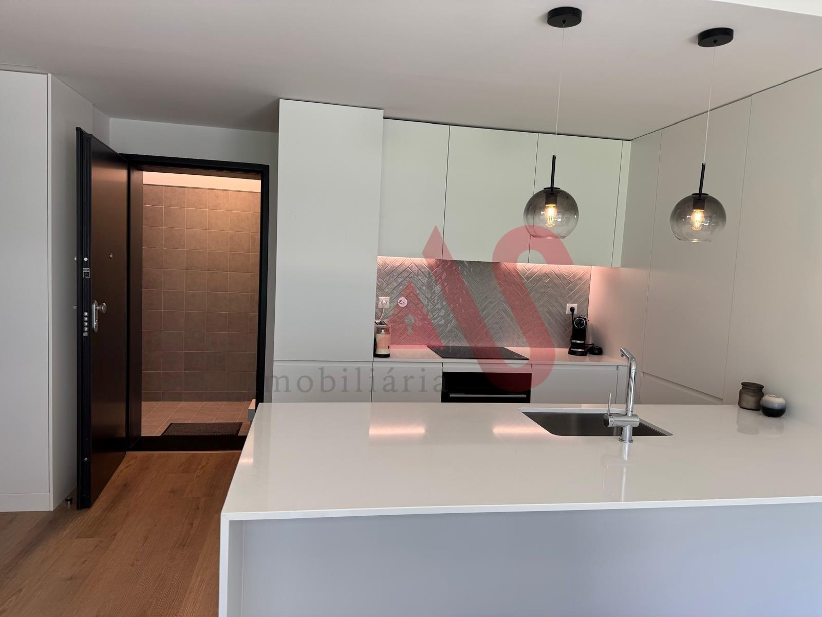 Apartamento T1 para Arrendamento em Miraflores, Oeiras com Garagem e Rooftop com Piscina e Ginásio
