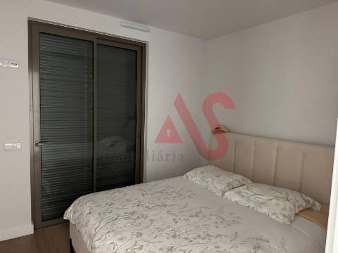 Apartamento T1 para Arrendamento em Miraflores, Oeiras com Garagem e Rooftop com Piscina e Ginásio