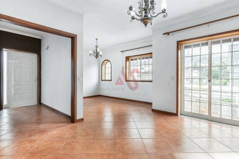 Andar de Moradia T3+T2 | Vizela | Duas Habitações Independentes