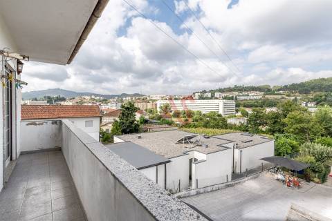 Andar de Moradia T3+T2 | Vizela | Duas Habitações Independentes