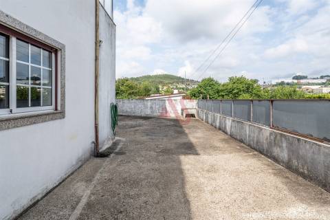 Andar de Moradia T3+T2 | Vizela | Duas Habitações Independentes