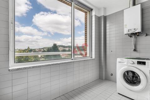 Apartamento T3 Mobilado e Equipado | Moreira de Cónegos, Guimarães | Garagem e Elevador