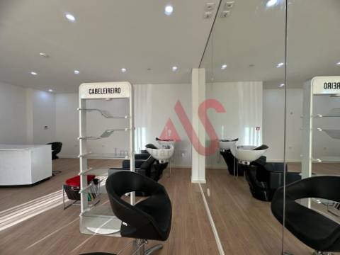 INVESTIMENTO - Loja para comércios/serviços em Azurém, Guimarães