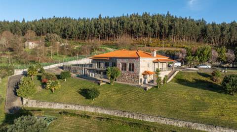 Moradia T4 de Luxo em Souto, Guimarães