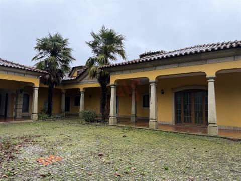 Moradia brasonada T5 inserida em terreno de 18.440m² com Piscina – Meinedo, Lousada