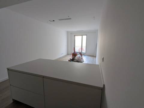 Apartamento T2 com Terraço – 333,70 m² + Arrumo 5,40 m² em Matosinhos