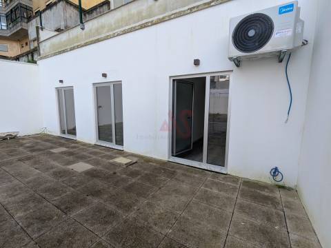 Apartamento T2 com Terraço – 333,70 m² + Arrumo 5,40 m² em Matosinhos