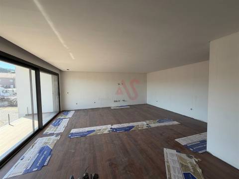 Apartamento T3 | Rés-do-chão | 126,30 m² | Vizela – Santo Adrião