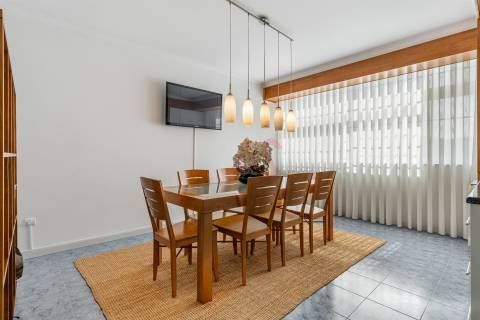 Moradia Geminada T3+1 em Vizela — Excelente estado de conservação e exposição solar e amplas áreas