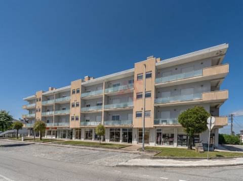Apartamento T2 com 90,2 m² | Mobilado e Equipado |Garagem | Elevador | 2 Varandas | Lustosa, Lousada