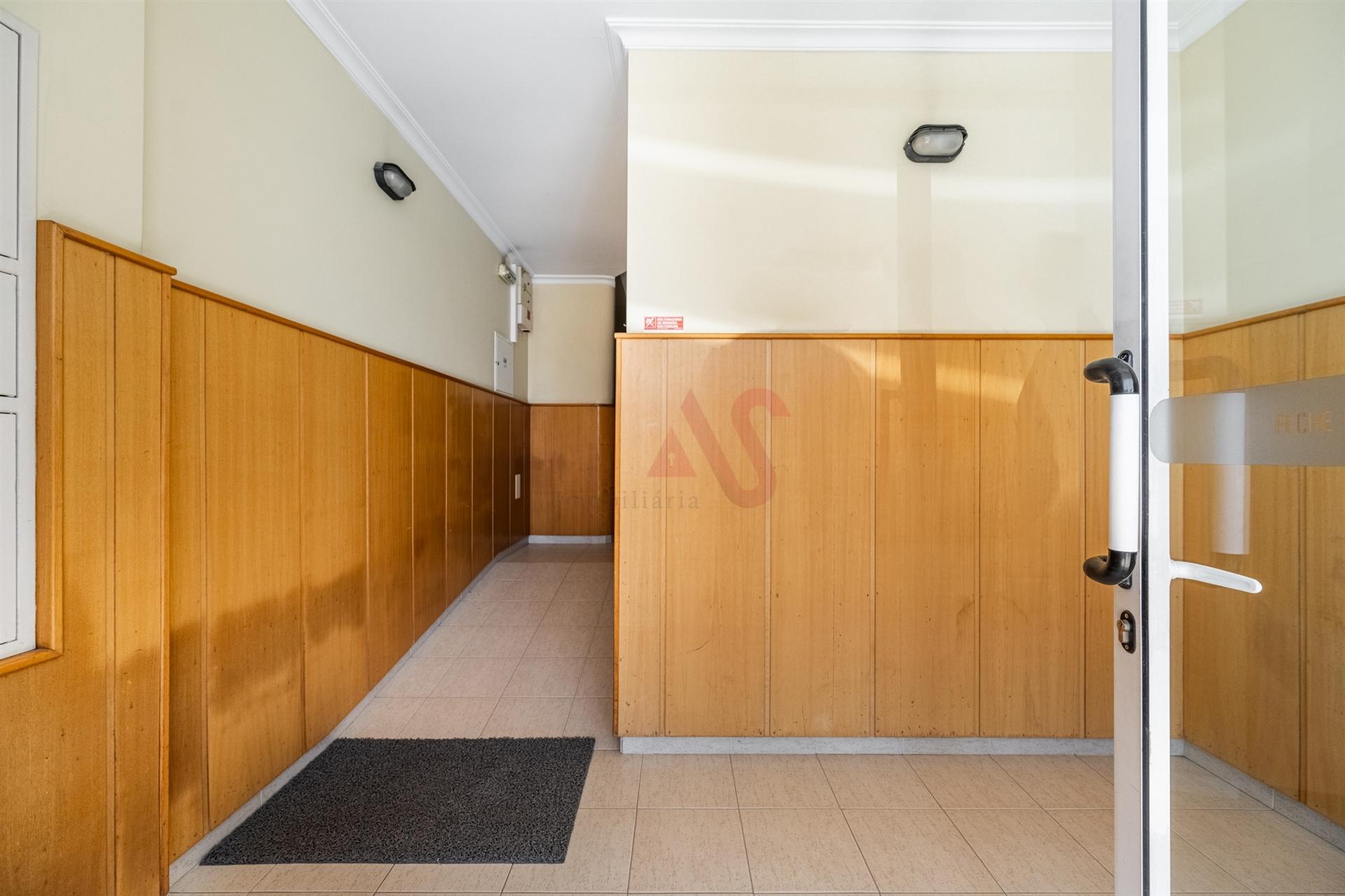 Apartamento T2 com 90,2 m² | Mobilado e Equipado |Garagem | Elevador | 2 Varandas | Lustosa, Lousada