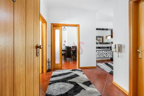 Apartamento T2 com 90,2 m² | Mobilado e Equipado |Garagem | Elevador | 2 Varandas | Lustosa, Lousada