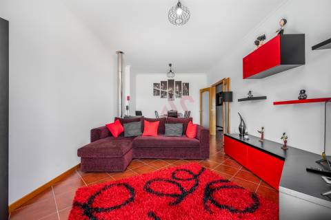 Apartamento T2 com 90,2 m² | Mobilado e Equipado |Garagem | Elevador | 2 Varandas | Lustosa, Lousada