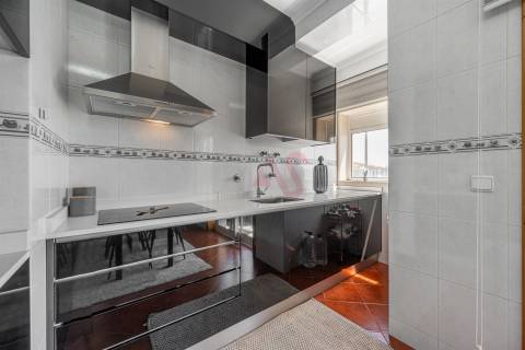 Apartamento T2 com 90,2 m² | Mobilado e Equipado |Garagem | Elevador | 2 Varandas | Lustosa, Lousada