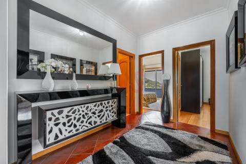Apartamento T2 com 90,2 m² | Mobilado e Equipado |Garagem | Elevador | 2 Varandas | Lustosa, Lousada