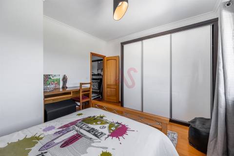 Apartamento T2 com 90,2 m² | Mobilado e Equipado |Garagem | Elevador | 2 Varandas | Lustosa, Lousada