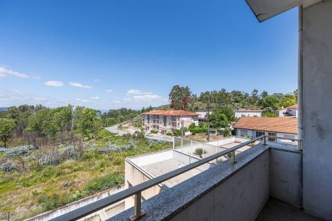Apartamento T2 com 90,2 m² | Mobilado e Equipado |Garagem | Elevador | 2 Varandas | Lustosa, Lousada